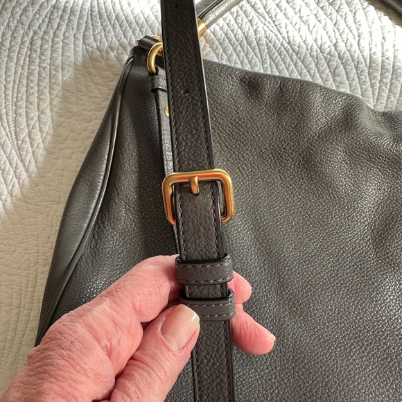 Marc by Marc Jacobs gray pebbled leather hobo with cross body strap - Picture 6 of 10